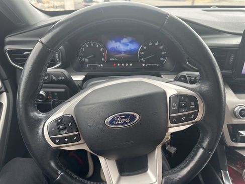 Used 2020 Ford Explorer XLT w/ Equipment Group 202A image 2