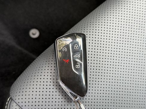 Used 2026 Volkswagen Tiguan SE FWD image 17