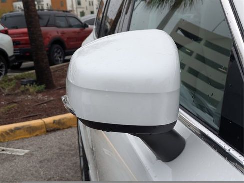 Used 2023 Volvo XC90 B6 Plus image 10