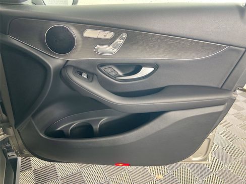 Used 2020 Mercedes-Benz GLC 300 4MATIC image 29