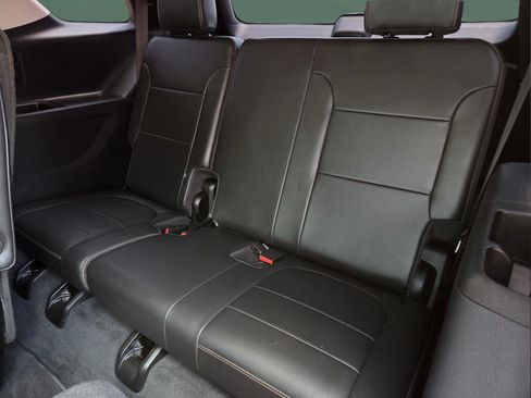 Used 2021 Chevrolet Traverse RS FWD image 26