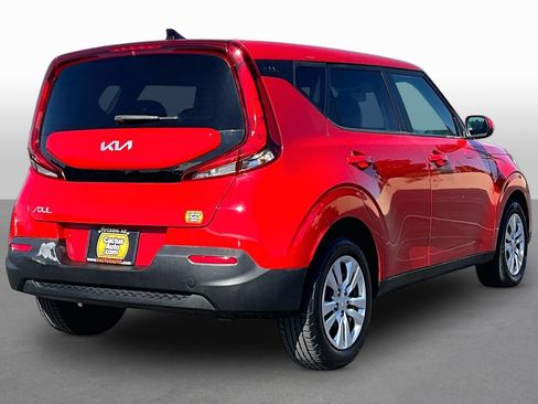 Used 2022 Kia Soul LX FWD image 2