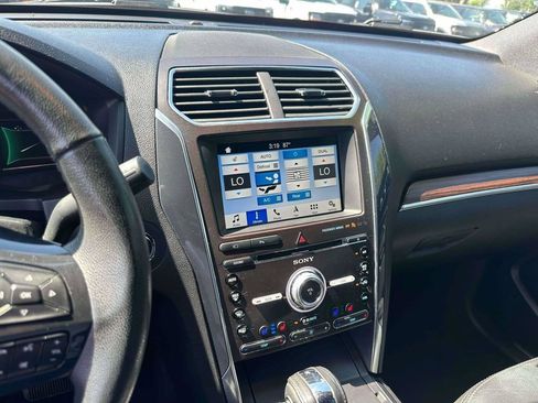 Used 2018 Ford Explorer Limited AWD/4WD image 31