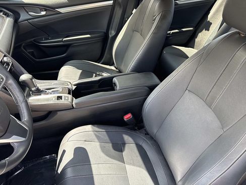 Used 2018 Honda Civic Touring image 18