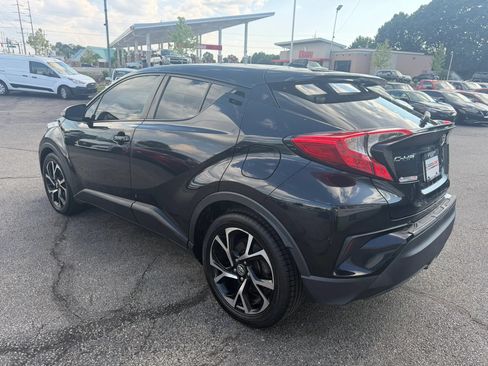 Used 2019 Toyota C-HR XLE FWD image 3
