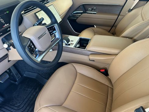 New 2025 Land Rover Range Rover SE image 9