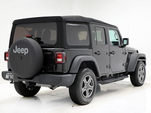 Used 2023 Jeep Wrangler Sport S image 9