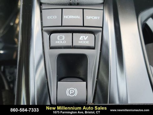 Used 2025 Toyota Camry SE image 24