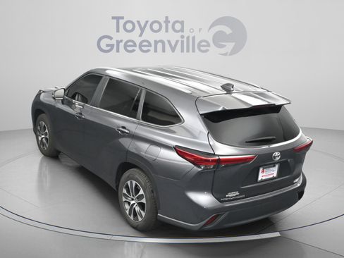 Used 2023 Toyota Highlander XLE FWD image 8