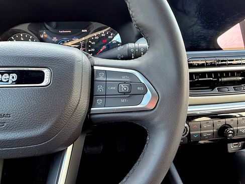 Used 2024 Jeep Compass Limited image 18