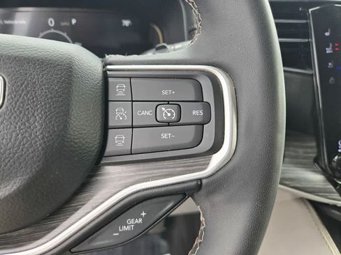 Used 2024 Jeep Wagoneer Series II w/ Flexible Seating Group AWD/4WD image 20