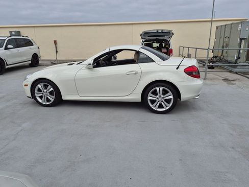 Used 2010 Mercedes-Benz SLK 300 image 8