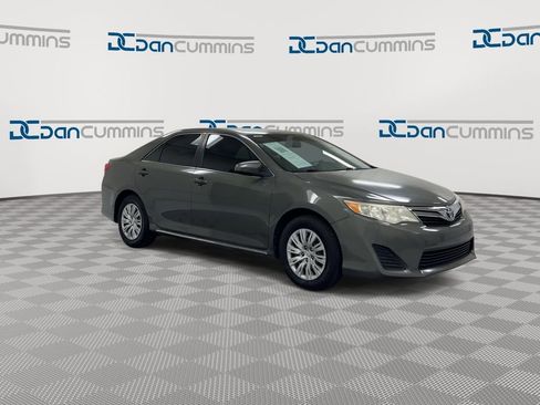 Used 2012 Toyota Camry LE image 2