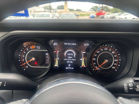 Used 2025 Jeep Wrangler Unlimited Sahara AWD/4WD image 38