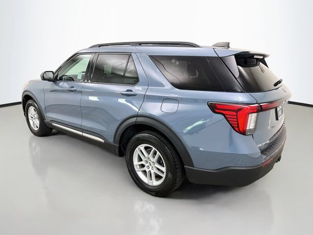 Used 2025 Ford Explorer Active AWD/4WD image 5