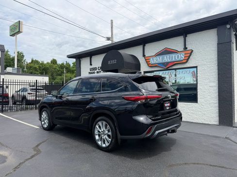 Used 2022 Toyota Highlander Limited AWD/4WD image 4