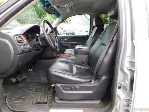 Used 2013 Chevrolet Suburban LTZ AWD/4WD image 9