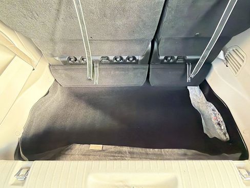 Used 2023 Chrysler Pacifica Touring-L image 27