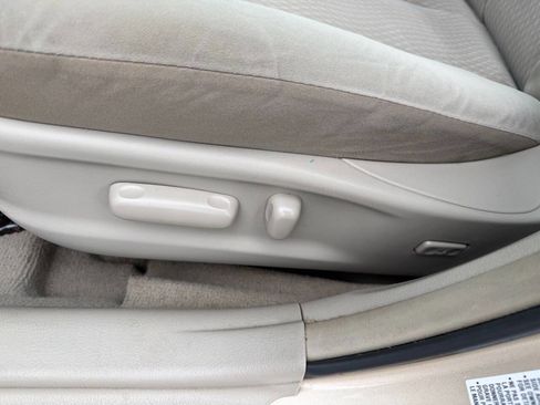 Used 2010 Toyota Camry LE FWD image 21