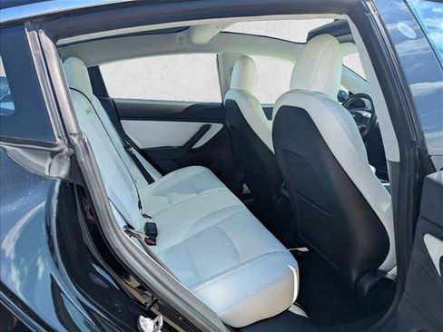 Used 2018 Tesla Model 3 Mid Range image 16