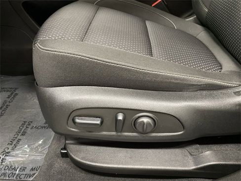 Certified 2023 GMC Acadia SLE w/ Driver Convenience Package image 21