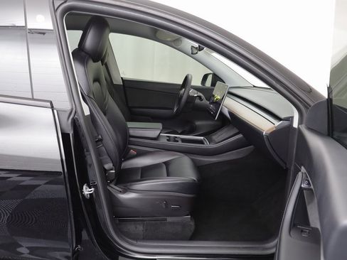 Used 2022 Tesla Model Y Performance image 18