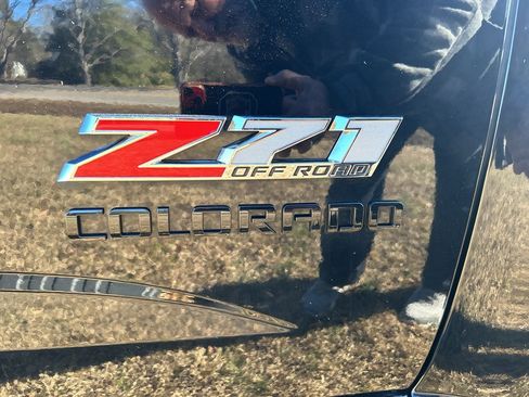 Used 2020 Chevrolet Colorado Z71 w/ Z71 Midnight Edition image 5