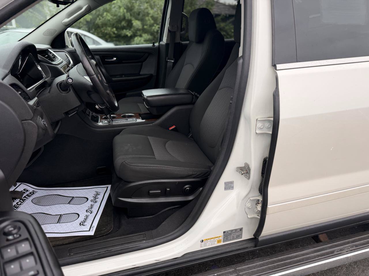 Used 2014 Chevrolet Traverse LT w/ LPO, 'HIT The Road' Package FWD image 31