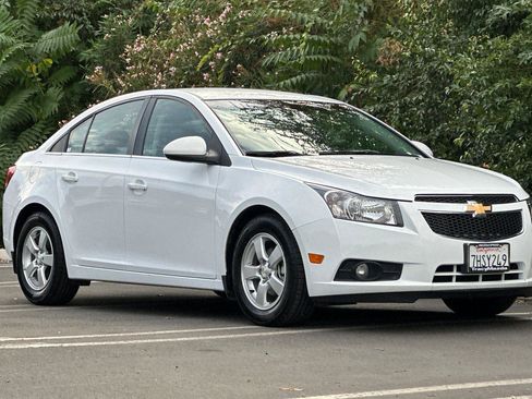 Used 2014 Chevrolet Cruze LT w/ Technology Package image 2