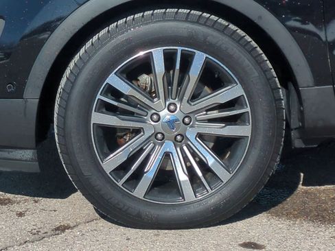 Used 2017 Ford Explorer Platinum image 14