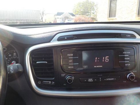 Used 2016 Kia Sorento LX w/ LX Convenience Package image 24