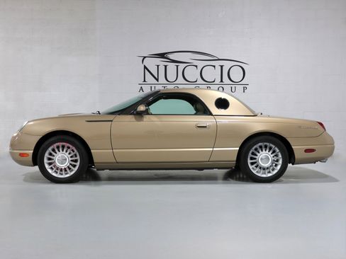 Used 2005 Ford Thunderbird image 8