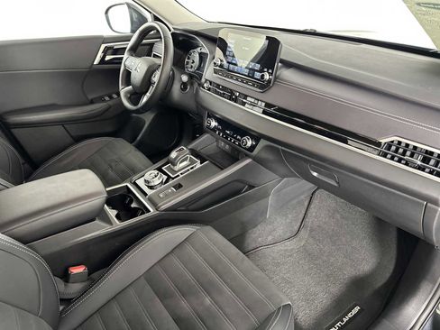 Used 2024 Mitsubishi Outlander SE image 28