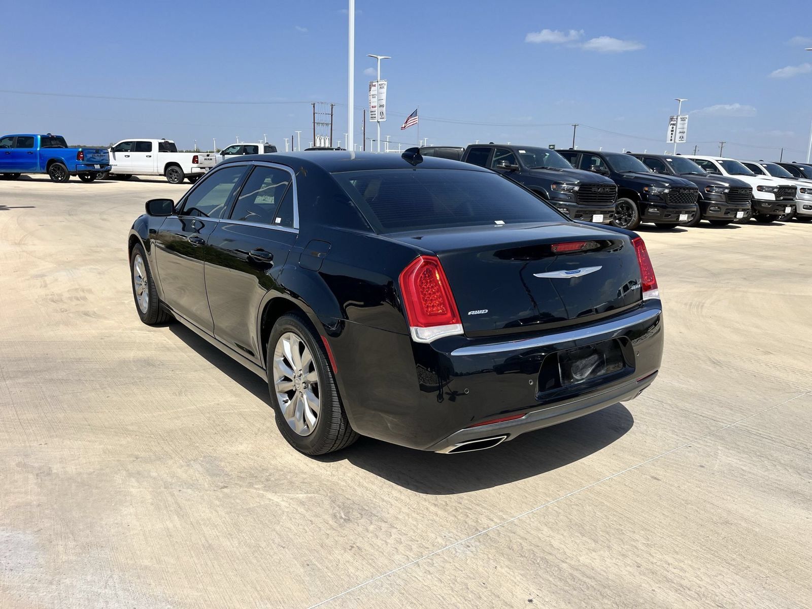 Used 2021 Chrysler 300 Touring L AWD/4WD image 5