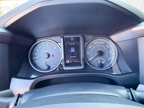 Used 2018 Toyota Tacoma TRD Sport image 36