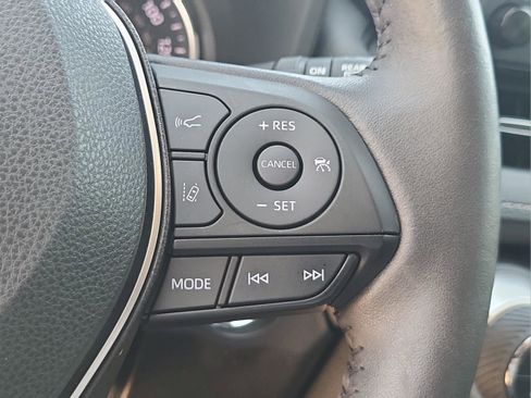 Used 2022 Toyota RAV4 XLE Premium image 10