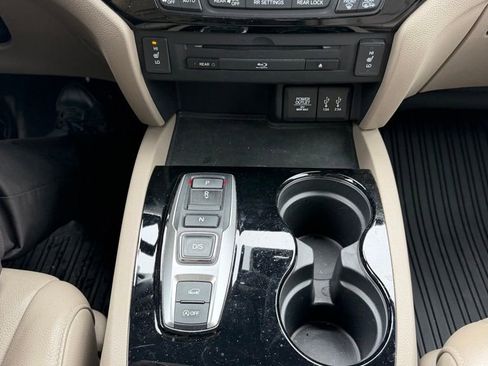 Used 2016 Honda Pilot Touring image 18