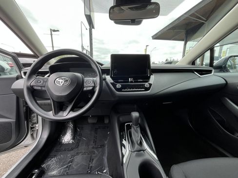 Used 2025 Toyota Corolla LE FWD image 28