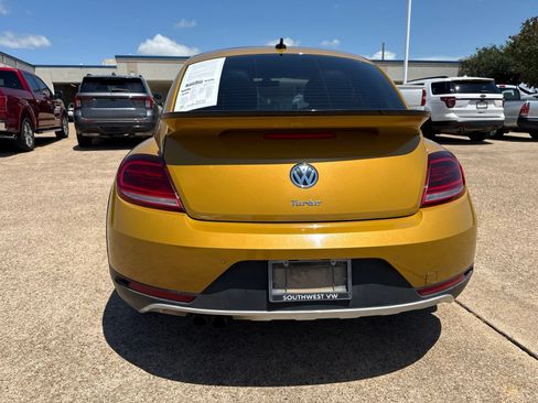 Used 2018 Volkswagen Beetle 2.0T Dune FWD image 6