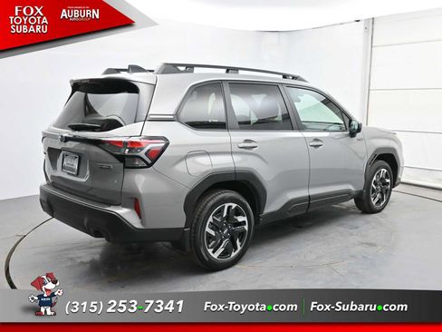 Used 2025 Subaru Forester Premium image 12