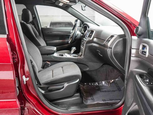 Used 2018 Jeep Grand Cherokee Laredo RWD image 15