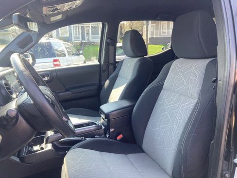 Used 2023 Toyota Tacoma TRD Off-Road image 6