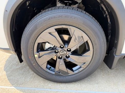 New 2026 Nissan Rogue SV FWD image 10