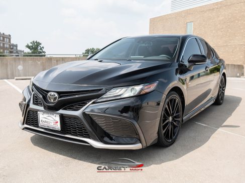 Used 2021 Toyota Camry XSE image 3