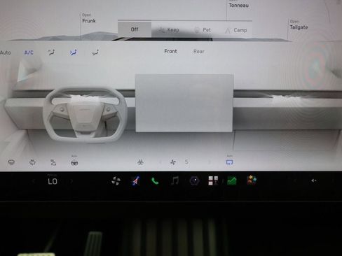 Used 2024 Tesla Cybertruck AWD Crew Cab image 22