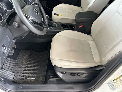 Used 2020 Volkswagen Tiguan SE image 19