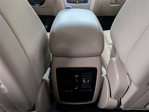 Used 2019 Jeep Grand Cherokee Laredo image 15