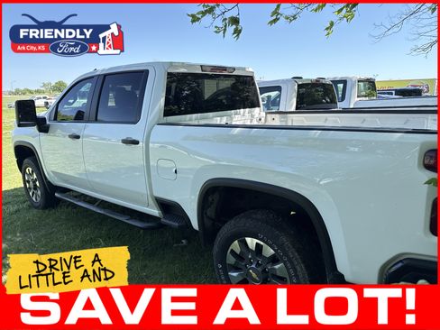 Used 2023 Chevrolet Silverado 2500 Custom w/ Custom Value Package AWD/4WD image 4