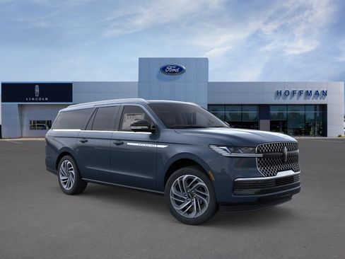 New 2026 Lincoln Navigator L Reserve AWD/4WD image 30