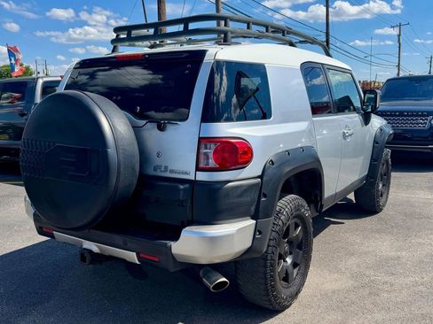 Used 2007 Toyota FJ Cruiser 4WD image 12